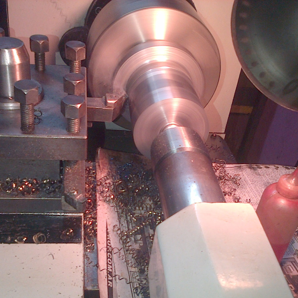 Fresadora de Torreta - Medida: 1100 mm de mesa
